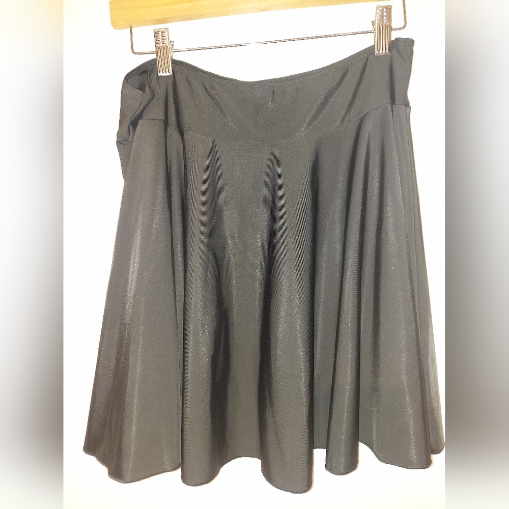 Black Knee-Length A-Line Skirt with Pleated Design